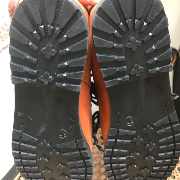 Boots - Picture 6 of 6